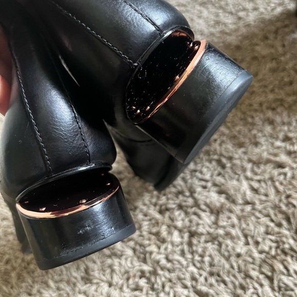 Alexander Wang Anouck Chelsea Classic Boots
Size 37.5 - Picture 6 of 6